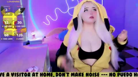 Snapshot of waifumochi_chan chatting on 11/20/25, 03:39 online show from 11/20/25, 03:39