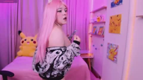 Snapshot of waifumochi_chan chatting on 04/19/26, 12:43 online show from 04/19/26, 12:43
