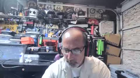 Snapshot of wakesblowinclouds chatting on 10/23/25, 08:02 wakesblowinclouds online show from 10/23/25, 08:02