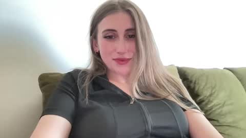 Snapshot of walkiria19 chatting on 05/23/26, 04:22 walkiria19 online show from 05/23/26, 04:22