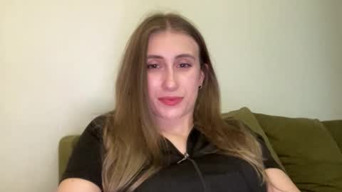Snapshot of walkiria19 chatting on 06/09/26, 05:35 walkiria19 online show from 06/09/26, 05:35