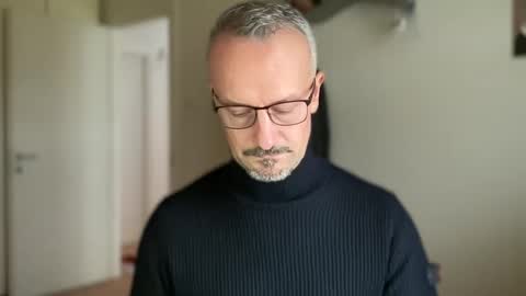 Snapshot of walky78 chatting on 02/04/25, 12:33 walky78 online show from 02/04/25, 12:33