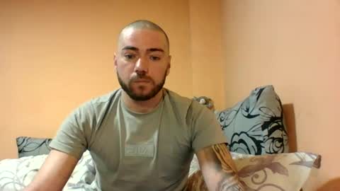 wallacewoods1 online show from 02/03/25, 06:02