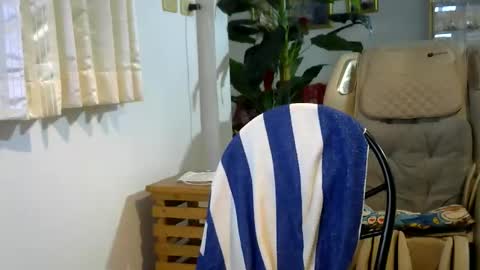 Snapshot of walleja chatting on 09/27/25, 12:43 walleja online show from 09/27/25, 12:43