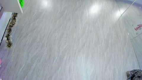 Snapshot of wandaloov chatting on 12/19/24, 08:34  wanda  online show from 12/19/24, 08:34