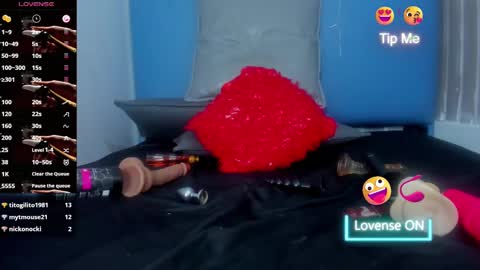 Snapshot of wandaloov chatting on 02/14/25, 11:10  wanda  online show from 02/14/25, 11:10