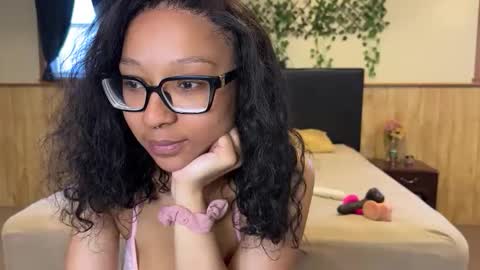 wanderlustgaal online show from 05/18/26, 01:39