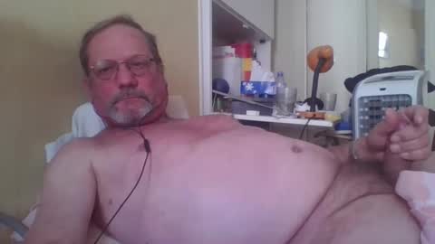 Snapshot of wanky357 chatting on 09/10/25, 12:05 Tibo Love online show from 09/10/25, 12:05
