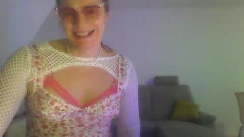 Snapshot of wannafeelitall chatting on 12/02/24, 05:37 Emilia inst  online show from 12/02/24, 05:37