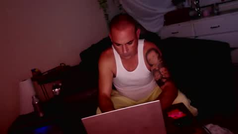 Snapshot of wantmymantofukme chatting on 11/14/25, 01:10 wantmymantofukme online show from 11/14/25, 01:10