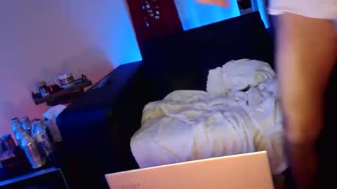 Snapshot of wantmymantofukme chatting on 11/18/25, 12:20 wantmymantofukme online show from 11/18/25, 12:20