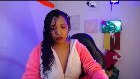 Snapshot of warisgoddes chatting on 11/14/25, 09:30 EMILY online show from 11/14/25, 09:30