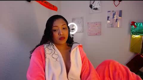 Snapshot of warisgoddes chatting on 11/19/25, 08:58 EMILY online show from 11/19/25, 08:58