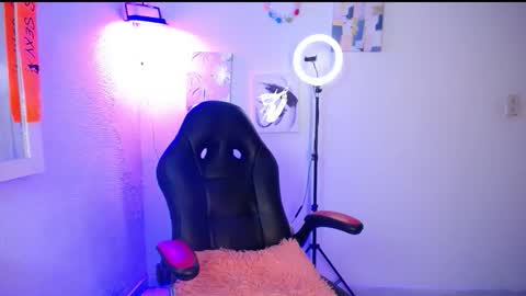 Snapshot of warisgoddes chatting on 04/17/26, 05:10 EMILY online show from 04/17/26, 05:10