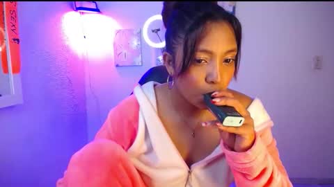 Snapshot of warisgoddes chatting on 04/23/26, 07:52 EMILY online show from 04/23/26, 07:52