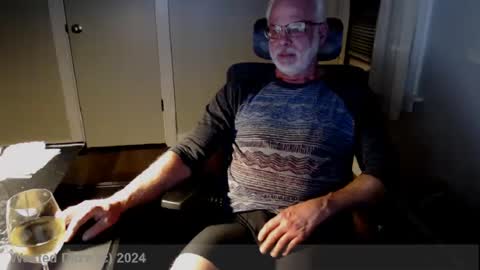 wasted_daze_ online show from 12/31/24, 12:32