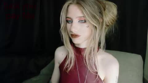 Snapshot of waterfallwoods chatting on 11/01/25, 06:21 waterfallwoods online show from 11/01/25, 06:21