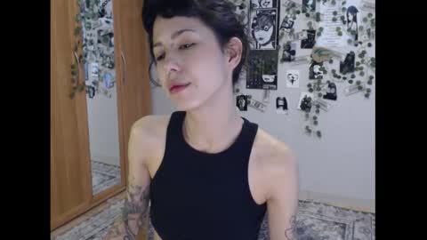 Snapshot of wavy_nights chatting on 09/18/25, 06:26 Mina online show from 09/18/25, 06:26