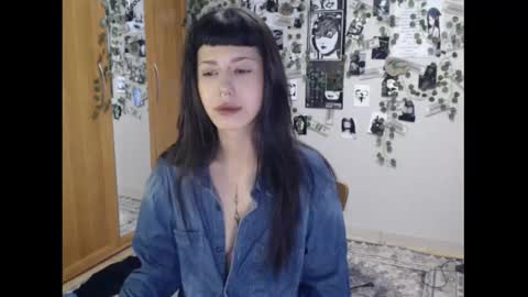 Snapshot of wavy_nights chatting on 09/19/25, 03:19 Mina online show from 09/19/25, 03:19