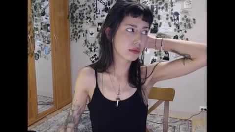 Snapshot of wavy_nights chatting on 09/20/25, 01:39 Mina online show from 09/20/25, 01:39