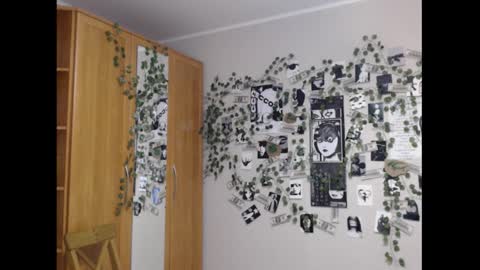 Snapshot of wavy_nights chatting on 09/24/25, 12:47 Mina online show from 09/24/25, 12:47