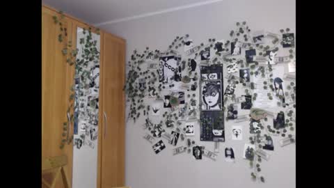 Snapshot of wavy_nights chatting on 09/29/25, 04:28 Mina online show from 09/29/25, 04:28