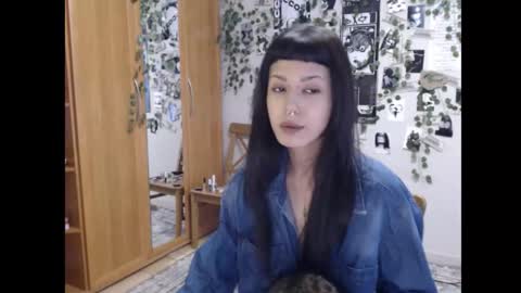 Snapshot of wavy_nights chatting on 10/02/25, 06:31 Mina online show from 10/02/25, 06:31