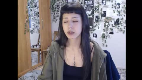 Snapshot of wavy_nights chatting on 10/09/25, 08:34 Mina online show from 10/09/25, 08:34