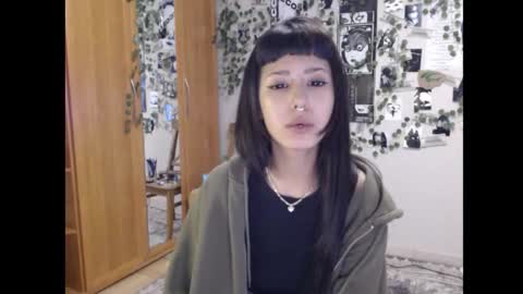 Snapshot of wavy_nights chatting on 10/17/25, 04:20 Mina online show from 10/17/25, 04:20