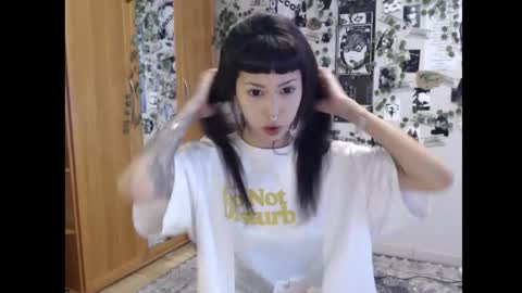 Snapshot of wavy_nights chatting on 10/18/25, 11:33 Mina online show from 10/18/25, 11:33