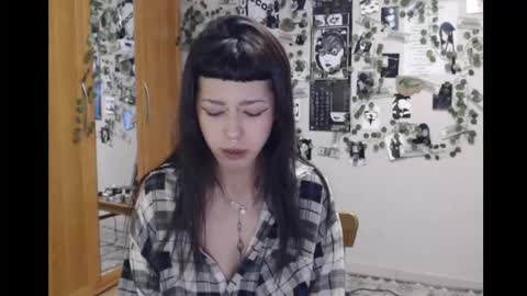 Snapshot of wavy_nights chatting on 10/25/25, 04:57 Mina online show from 10/25/25, 04:57