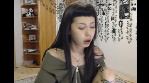 Snapshot of wavy_nights chatting on 10/28/25, 12:14 Mina online show from 10/28/25, 12:14