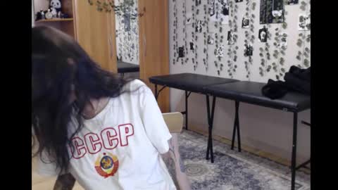 Snapshot of wavy_nights chatting on 10/29/25, 06:04 Mina online show from 10/29/25, 06:04