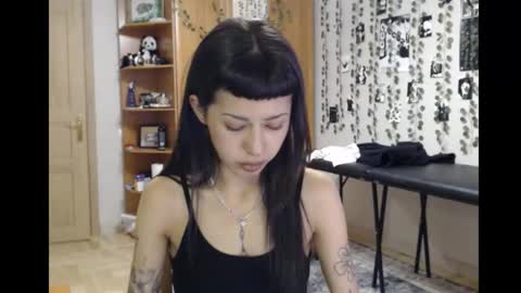 Snapshot of wavy_nights chatting on 10/30/25, 01:07 Mina online show from 10/30/25, 01:07