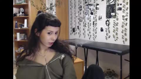 Snapshot of wavy_nights chatting on 11/01/25, 01:40 Mina online show from 11/01/25, 01:40