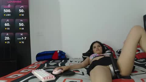 Snapshot of webcams_777 chatting on 09/30/25, 08:25 luisa y paul online show from 09/30/25, 08:25