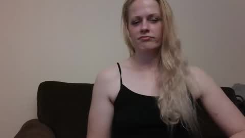Snapshot of webcumcouple chatting on 04/17/26, 05:32 HayleyJay online show from 04/17/26, 05:32