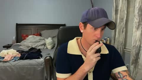 Snapshot of webslingxxxx chatting on 12/19/24, 02:01 webslingxxxx online show from 12/19/24, 02:01