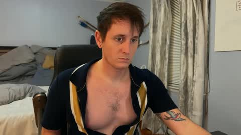 Snapshot of webslingxxxx chatting on 01/01/25, 01:04 webslingxxxx online show from 01/01/25, 01:04