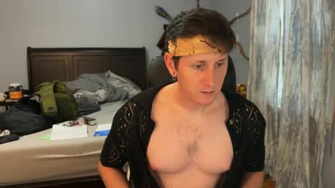 Snapshot of webslingxxxx chatting on 09/24/25, 09:40 webslingxxxx online show from 09/24/25, 09:40