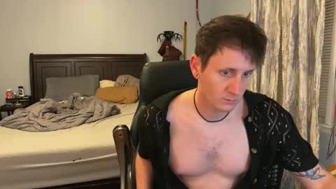 Snapshot of webslingxxxx chatting on 10/24/25, 12:52 webslingxxxx online show from 10/24/25, 12:52