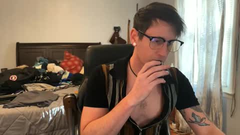 Snapshot of webslingxxxx chatting on 11/14/25, 02:49 webslingxxxx online show from 11/14/25, 02:49