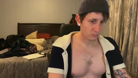 Snapshot of webslingxxxx chatting on 11/30/25, 12:58 webslingxxxx online show from 11/30/25, 12:58