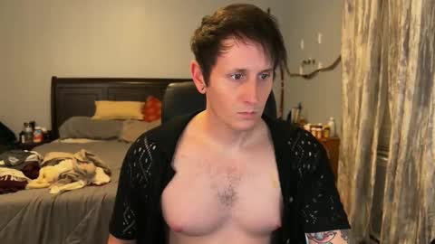 Snapshot of webslingxxxx chatting on 12/17/25, 01:22 webslingxxxx online show from 12/17/25, 01:22