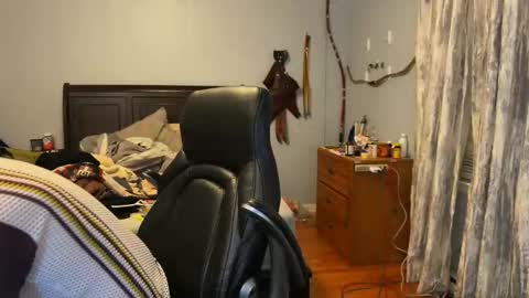 Snapshot of webslingxxxx chatting on 12/18/25, 12:06 webslingxxxx online show from 12/18/25, 12:06