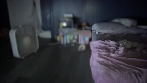 Snapshot of wedifferent_ chatting on 09/22/25, 01:02 wedifferent_ online show from 09/22/25, 01:02