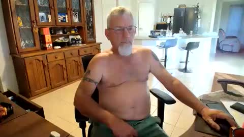 Snapshot of wellhelloo chatting on 04/28/26, 06:18 Wellhelloo online show from 04/28/26, 06:18
