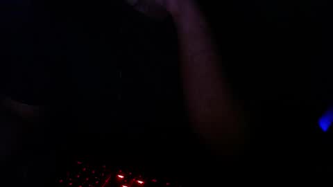 Snapshot of wellingtont chatting on 11/19/25, 10:21 wellingtont online show from 11/19/25, 10:21