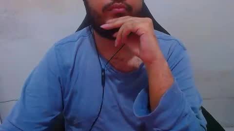 Snapshot of wellingtont chatting on 11/28/25, 02:47 wellingtont online show from 11/28/25, 02:47