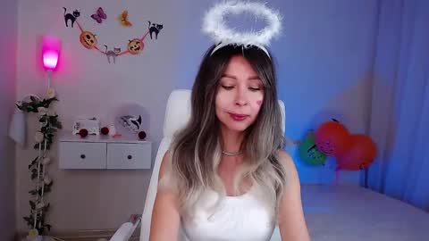 Wendi Foster online show from 10/31/25, 07:59